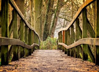 Czy balustrada musi być obustronna?