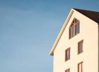 Na czym polega handel nieruchomościami